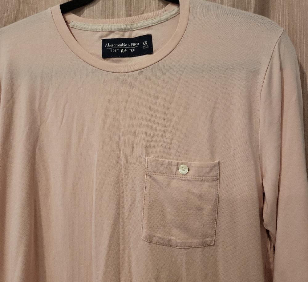 Abercrombie & Fitch Men's Pink Long-Sleeve Pocket Tee